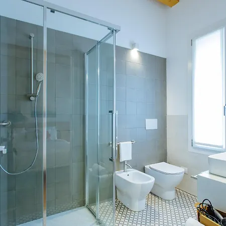 Dadi Nocleg ze śniadaniem 3*